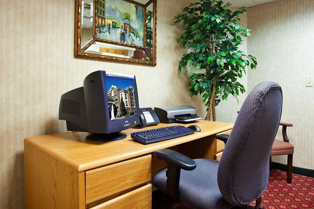 Express & - Sharon-hermitage By Ihg Hotel West Middlesex