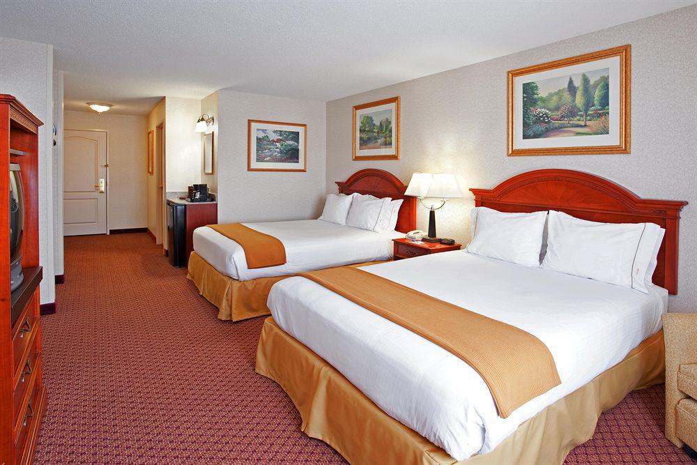 Hotel Express & - Sharon-hermitage By Ihg West Middlesex